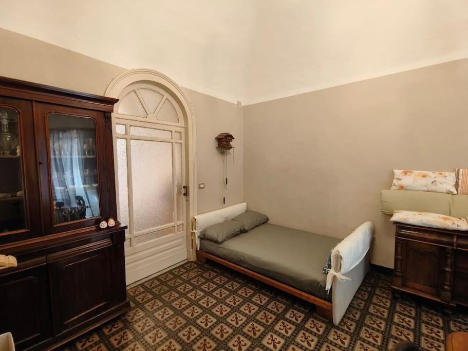 Retroetnea - Appartamento In Centro Storico - Con Camere Comunicanti Catania Luaran gambar
