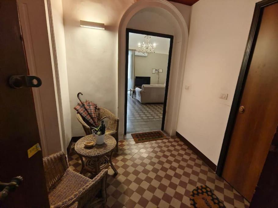 Retroetnea - Appartamento In Centro Storico - Con Camere Comunicanti Catania Luaran gambar