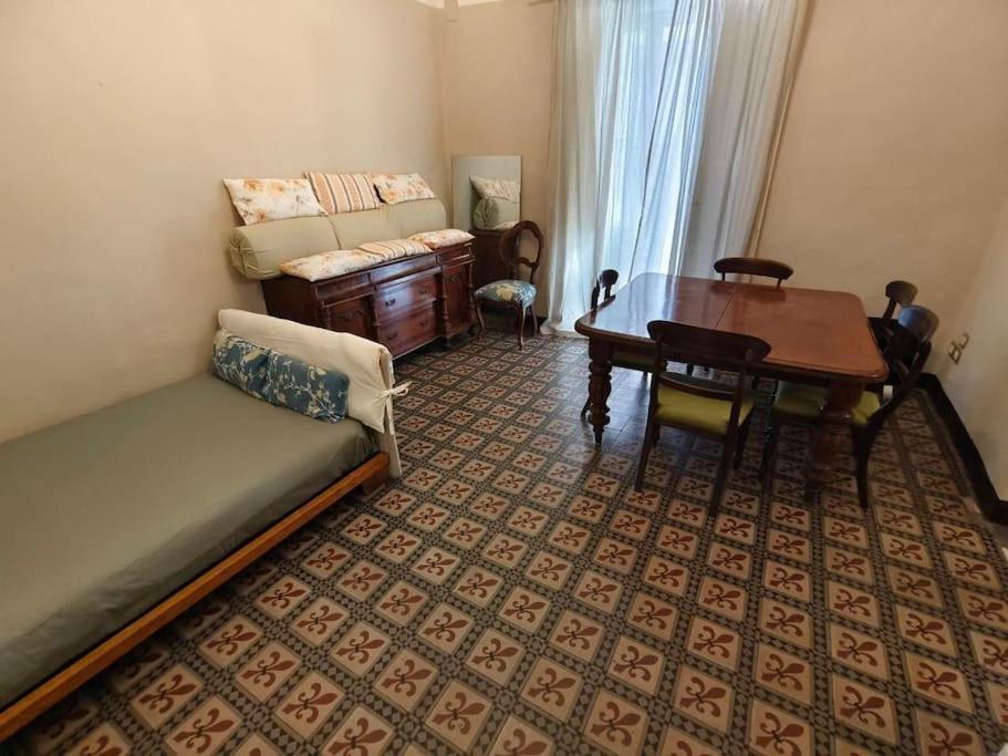 Retroetnea - Appartamento In Centro Storico - Con Camere Comunicanti Catania Luaran gambar