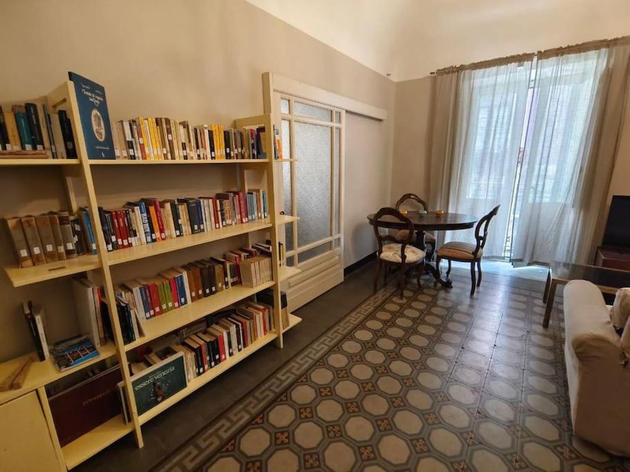 Retroetnea - Appartamento In Centro Storico - Con Camere Comunicanti Catania Luaran gambar