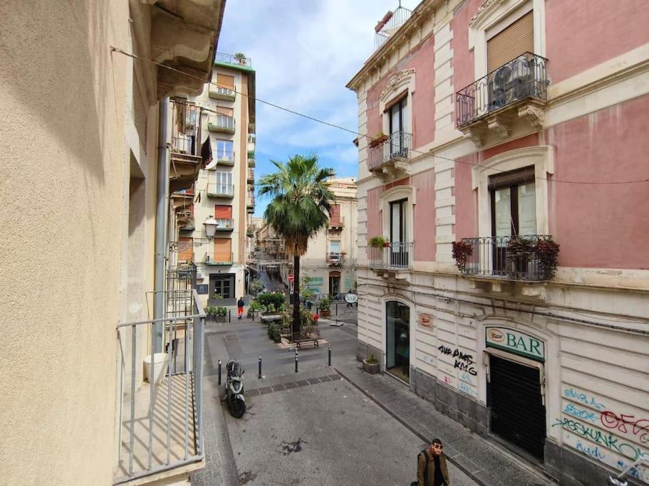 Retroetnea - Appartamento In Centro Storico - Con Camere Comunicanti Catania Luaran gambar