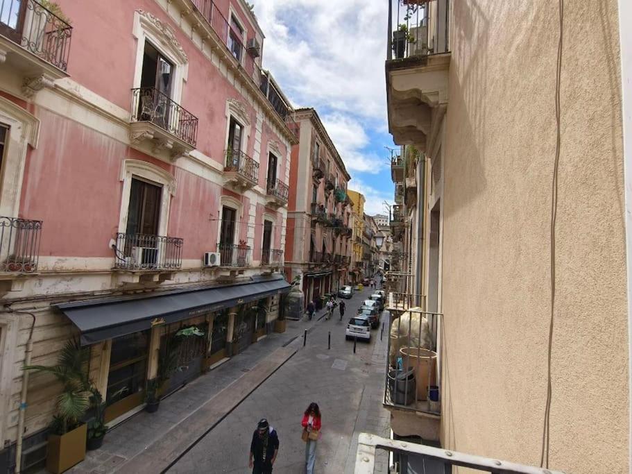 Retroetnea - Appartamento In Centro Storico - Con Camere Comunicanti Catania Luaran gambar